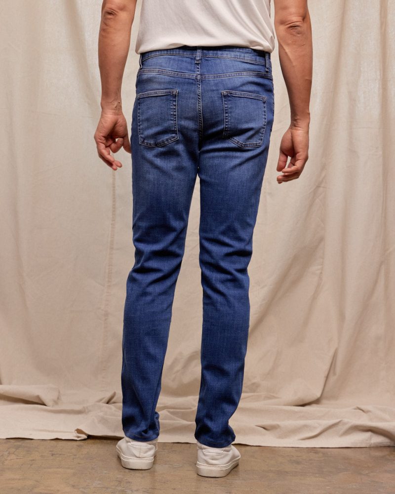 R51Denim 4 WayStretchJean HughesWash RYE51 June2024 On model 3511 1