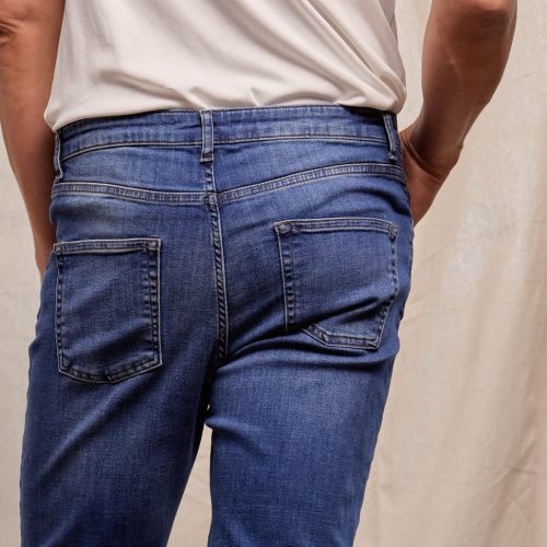 R51Denim 4 WayStretchJean HughesWash RYE51 June2024 On model 3520 1