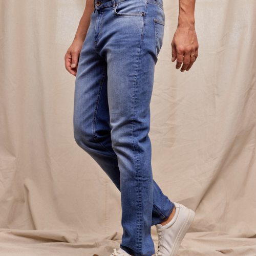 R51andCANDIANIDENIM ItalianStretchJean BrunoWash RYE51 June2024 On model 3556 1