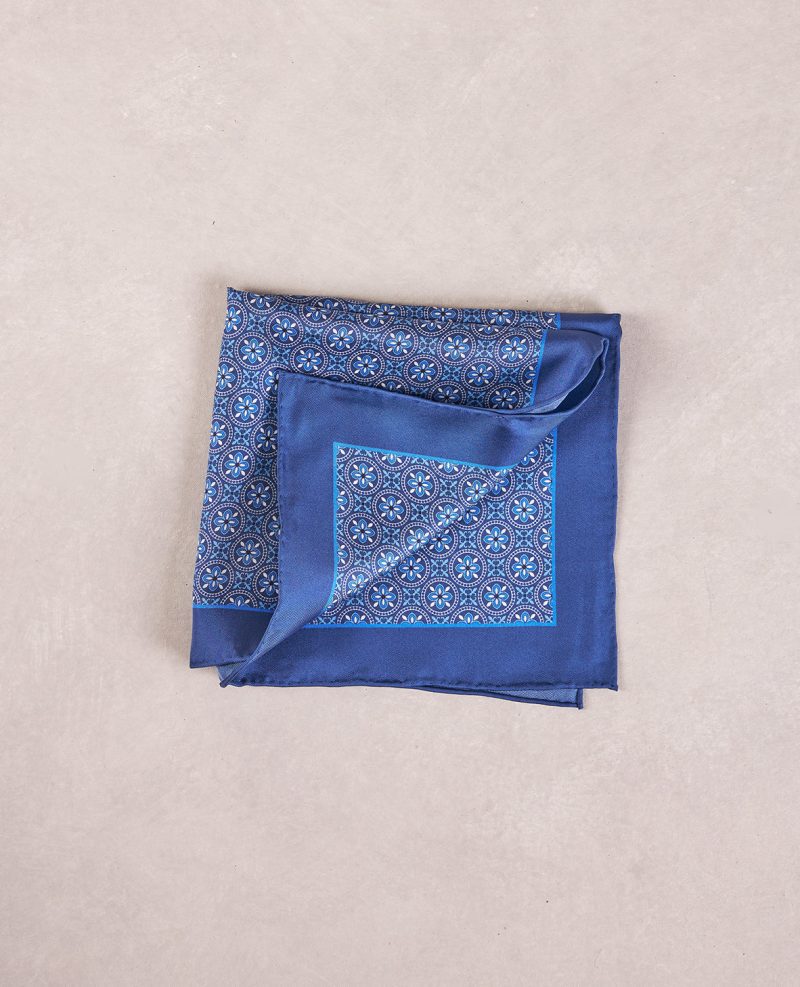 TheAmpio CircleMotifBorderSilkPocketSquare Blue White 02