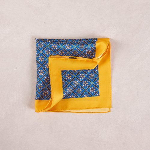 TheAmpio DiagonalMotifSilkPocketSquare Blue Gold 02