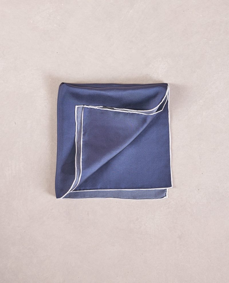 TheAmpio SolidWithTippingSilkPocketSquare Navy White 02